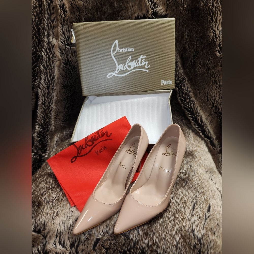 A168 Christian Louboutin
